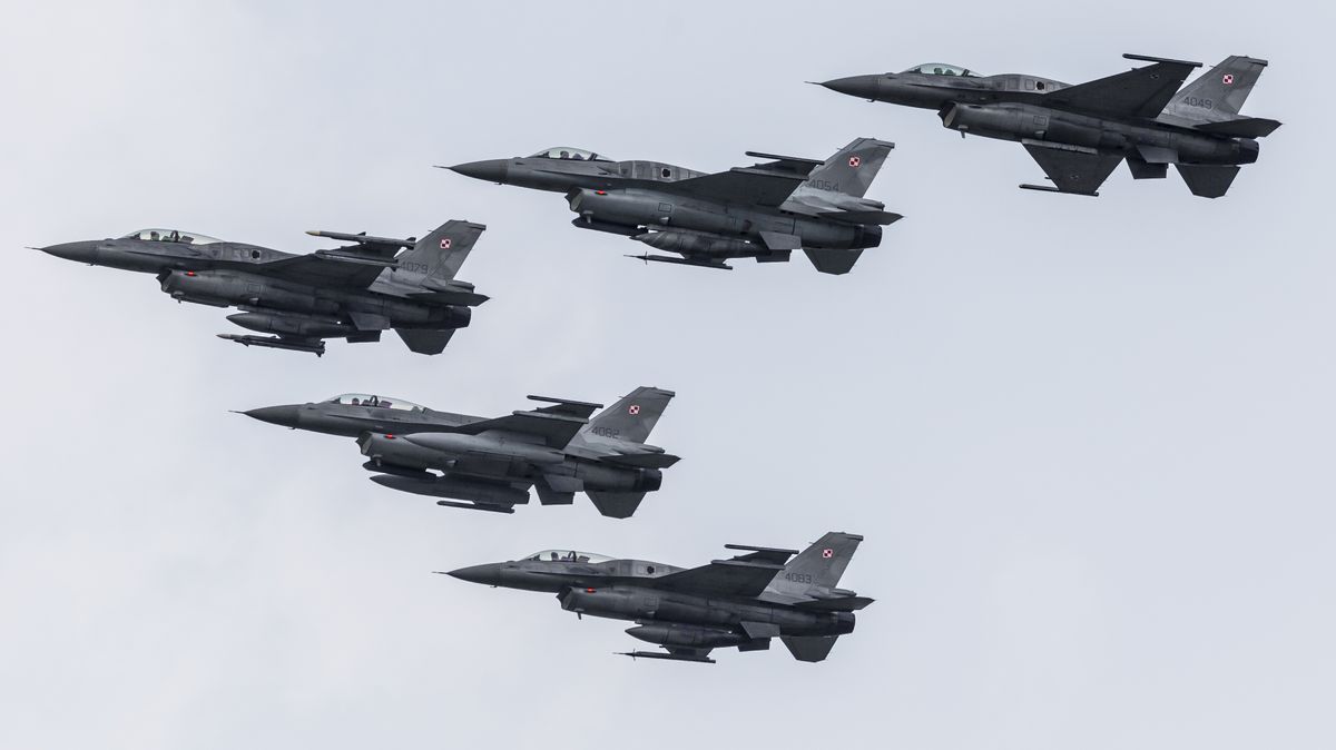 USA pomohou s urychlením dodávek F-16 na Ukrajinu, vycvičí piloty